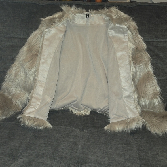 Divided Gray Teddy Jacket Plush Oversized Silhouette GOOD COND SM PRIICE DROP - Picture 8 of 9